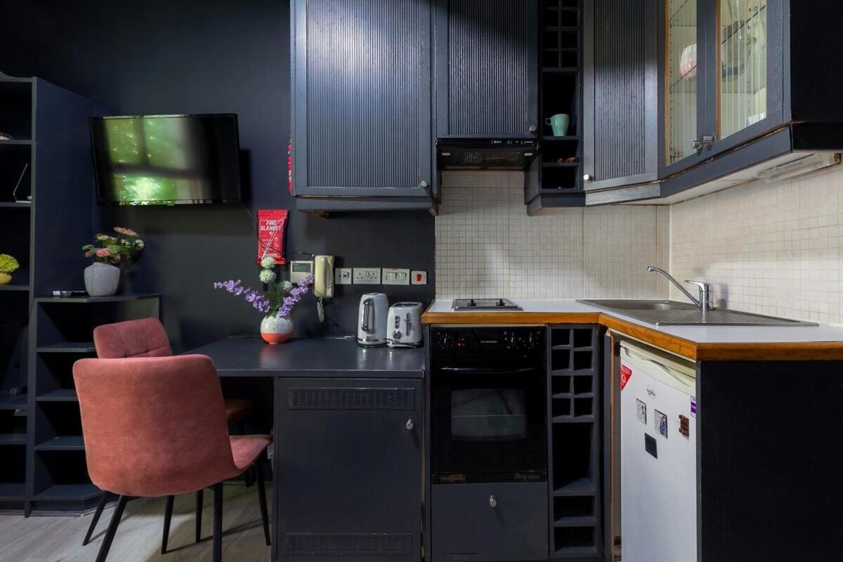 Portobello Road Artistic Studios 'Budget' Лондон Экстерьер фото