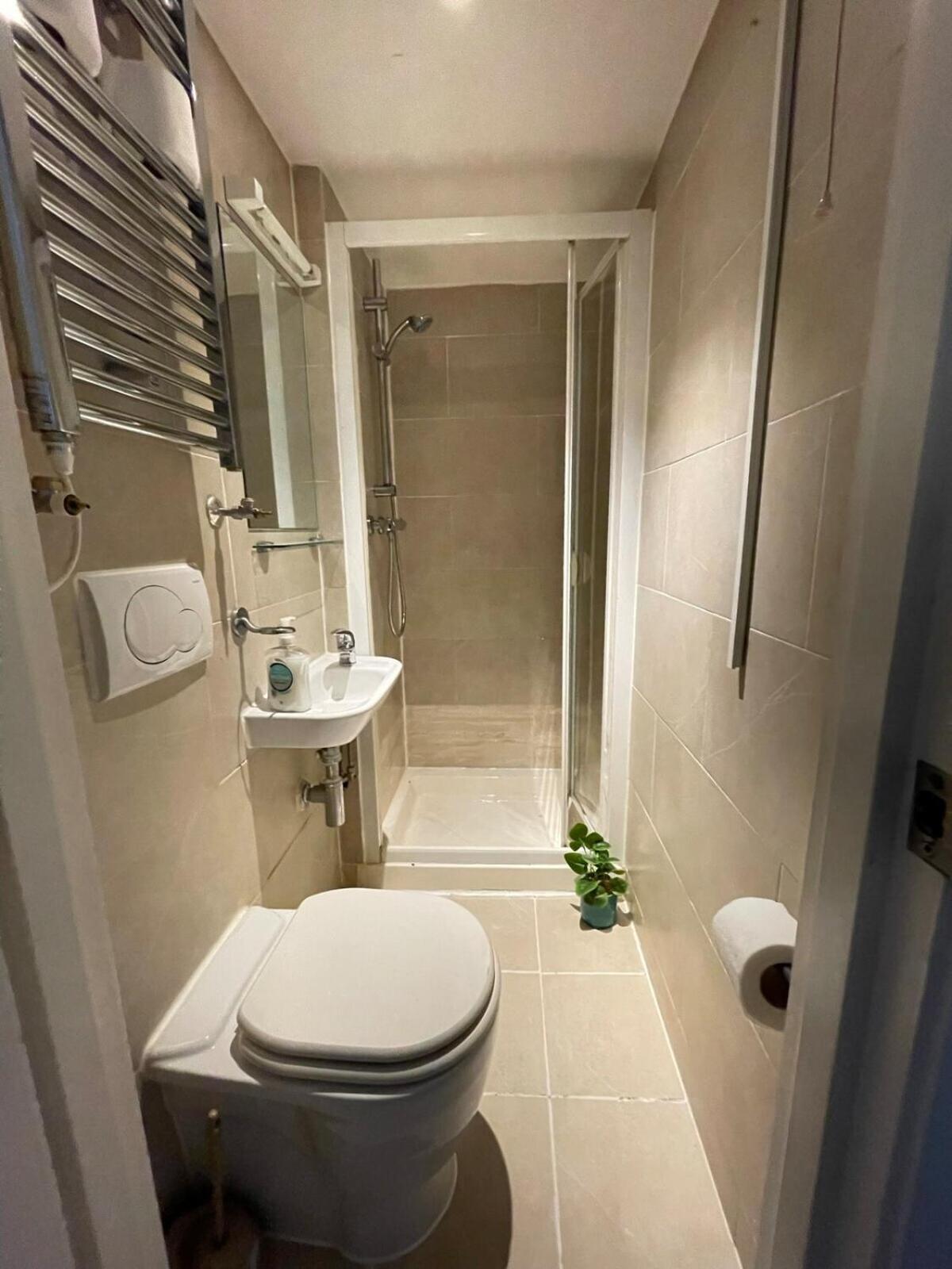 Portobello Road Artistic Studios 'Budget' Лондон Экстерьер фото