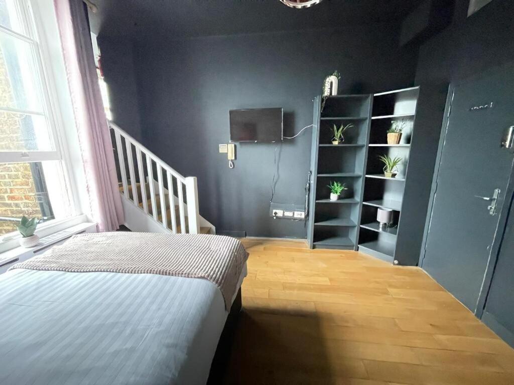 Portobello Road Artistic Studios 'Budget' Лондон Номер фото