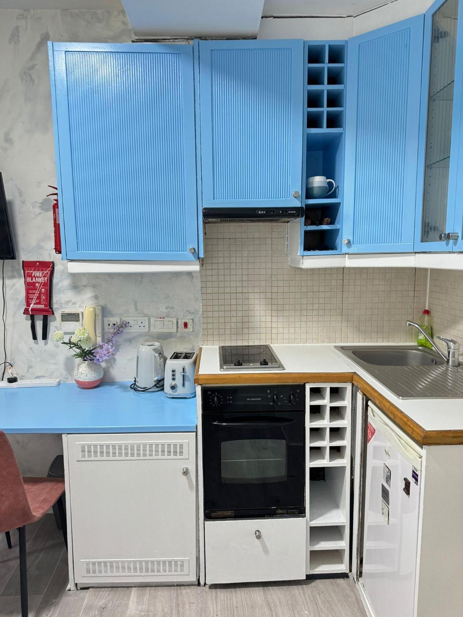 Portobello Road Artistic Studios 'Budget' Лондон Номер фото