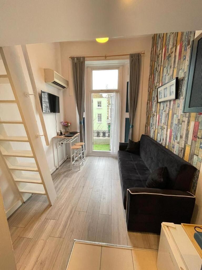 Portobello Road Artistic Studios 'Budget' Лондон Номер фото