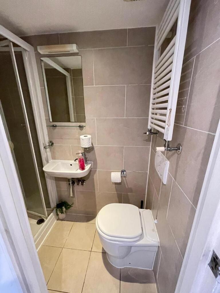 Portobello Road Artistic Studios 'Budget' Лондон Номер фото