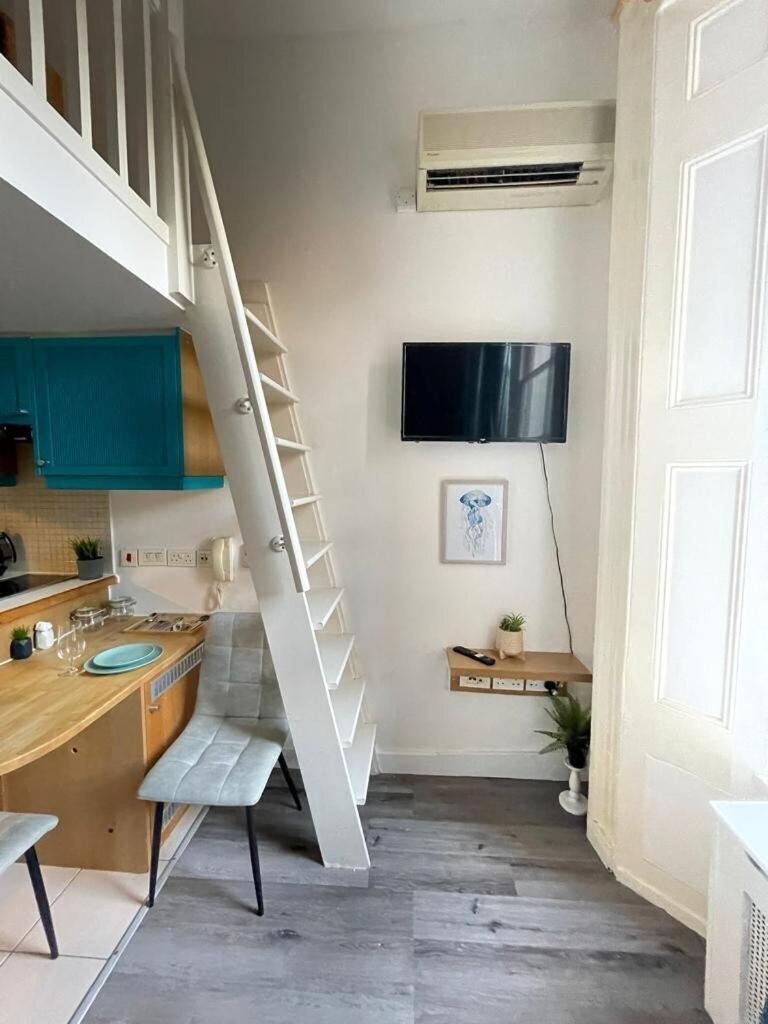 Portobello Road Artistic Studios 'Budget' Лондон Номер фото