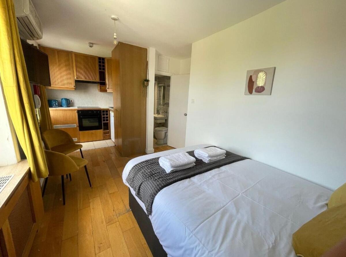 Portobello Road Artistic Studios 'Budget' Лондон Номер фото
