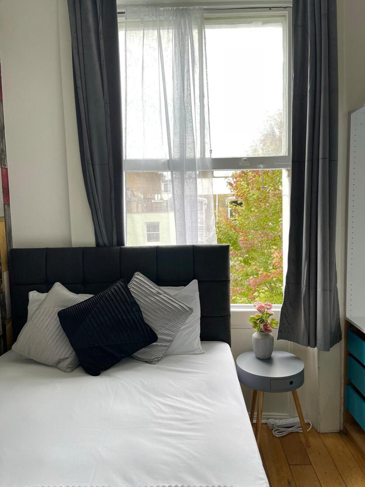 Portobello Road Artistic Studios 'Budget' Лондон Номер фото