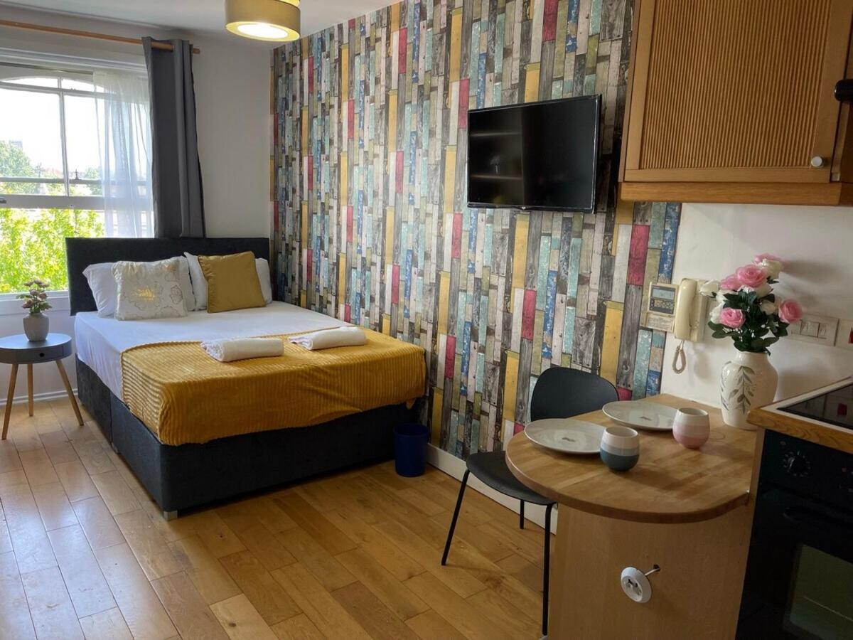 Portobello Road Artistic Studios 'Budget' Лондон Номер фото