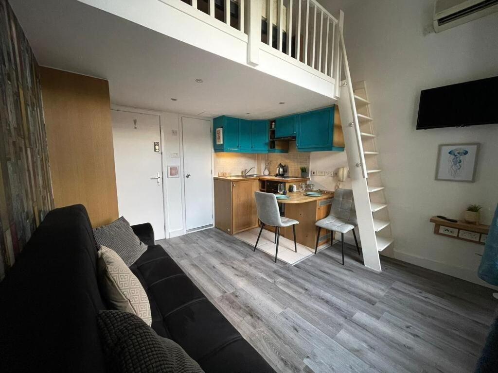 Portobello Road Artistic Studios 'Budget' Лондон Номер фото