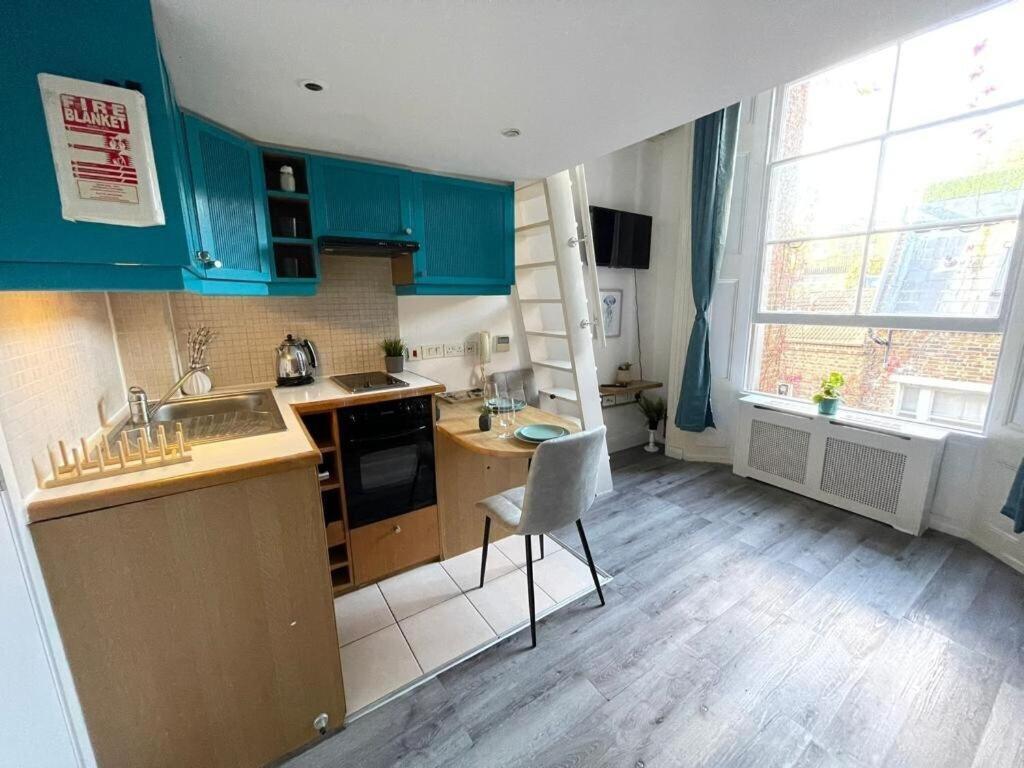 Portobello Road Artistic Studios 'Budget' Лондон Номер фото