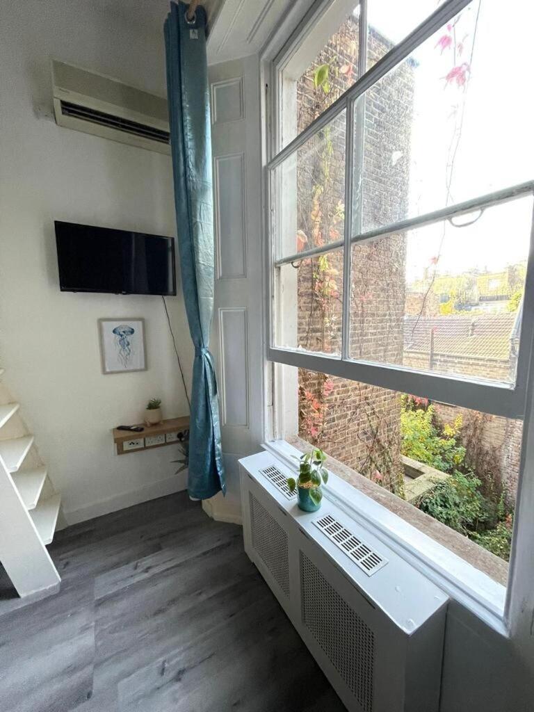 Portobello Road Artistic Studios 'Budget' Лондон Номер фото