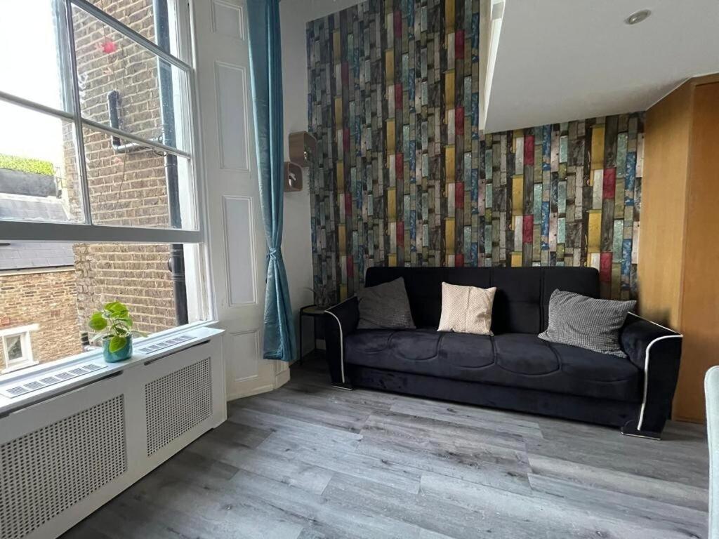 Portobello Road Artistic Studios 'Budget' Лондон Номер фото