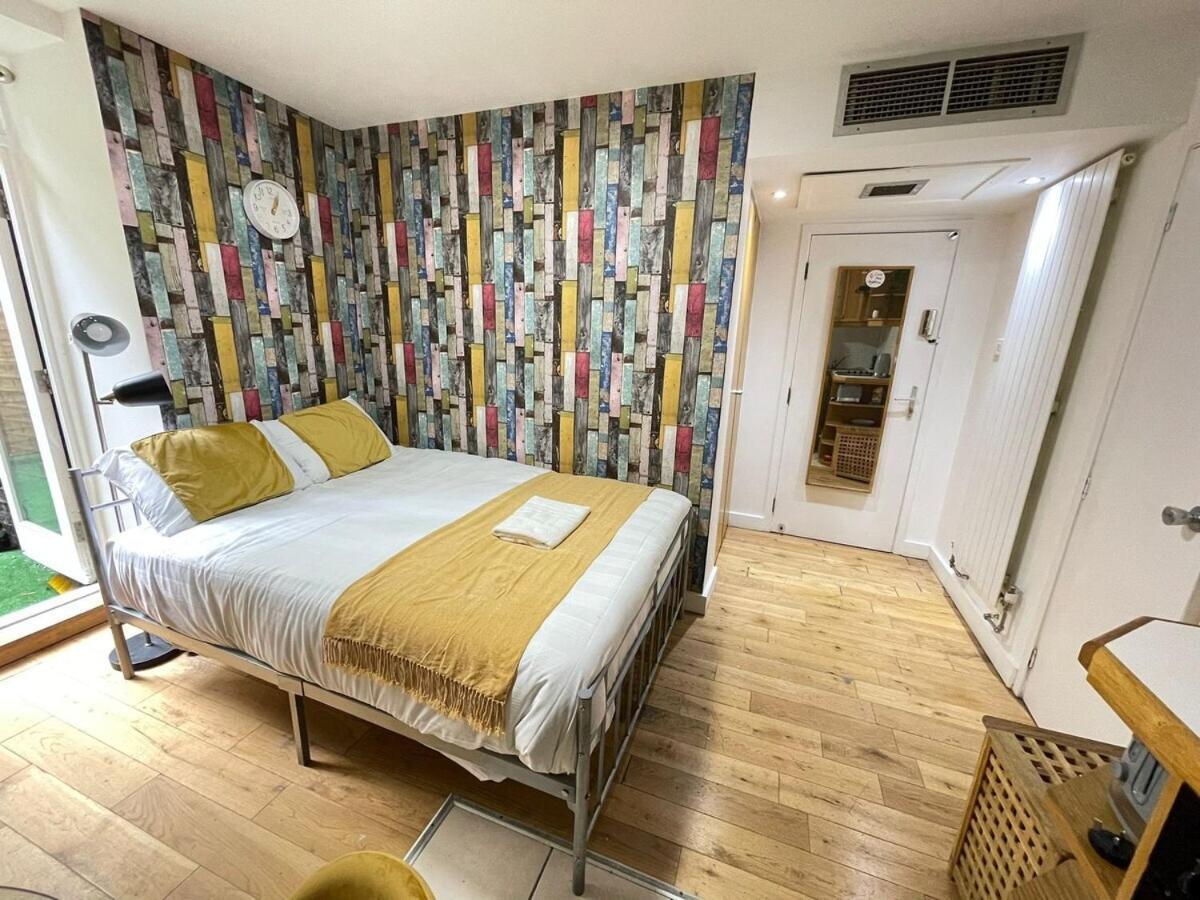 Portobello Road Artistic Studios 'Budget' Лондон Номер фото