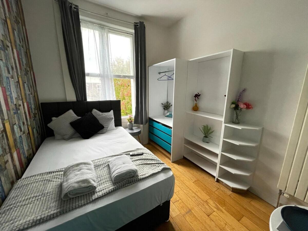Portobello Road Artistic Studios 'Budget' Лондон Номер фото