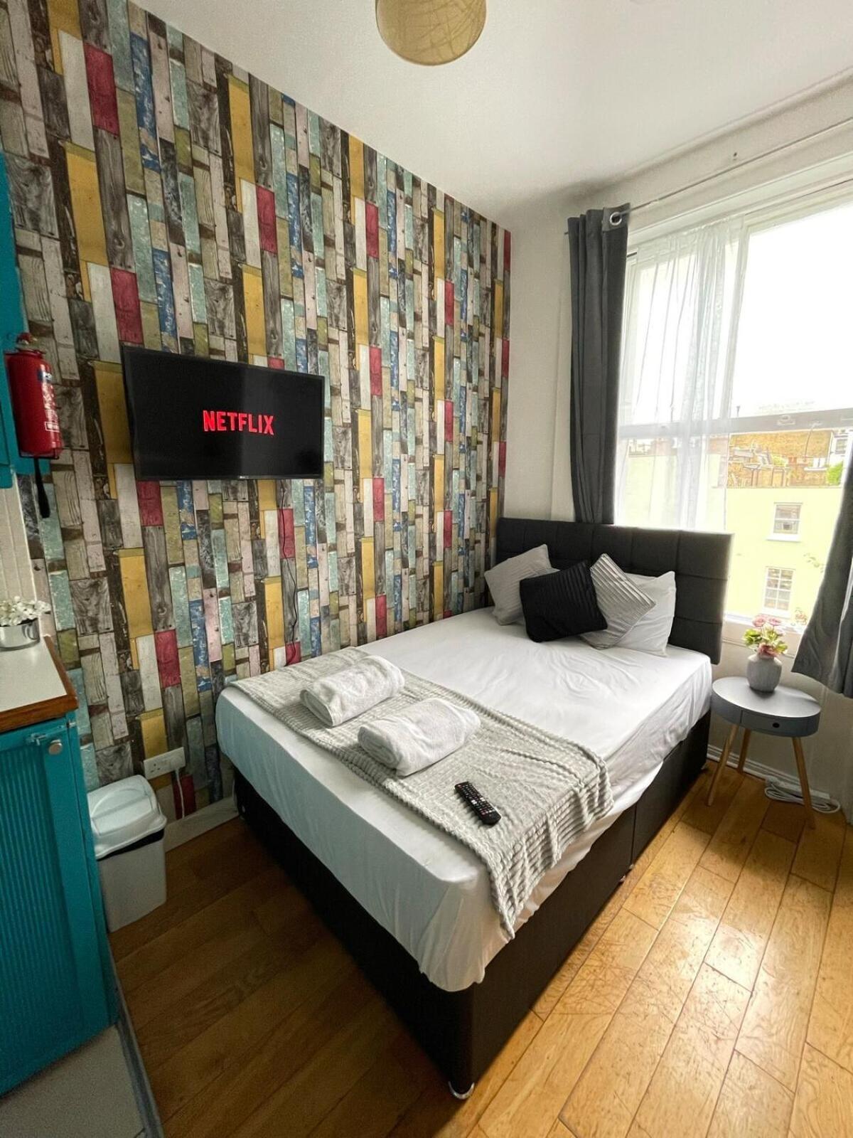 Portobello Road Artistic Studios 'Budget' Лондон Номер фото