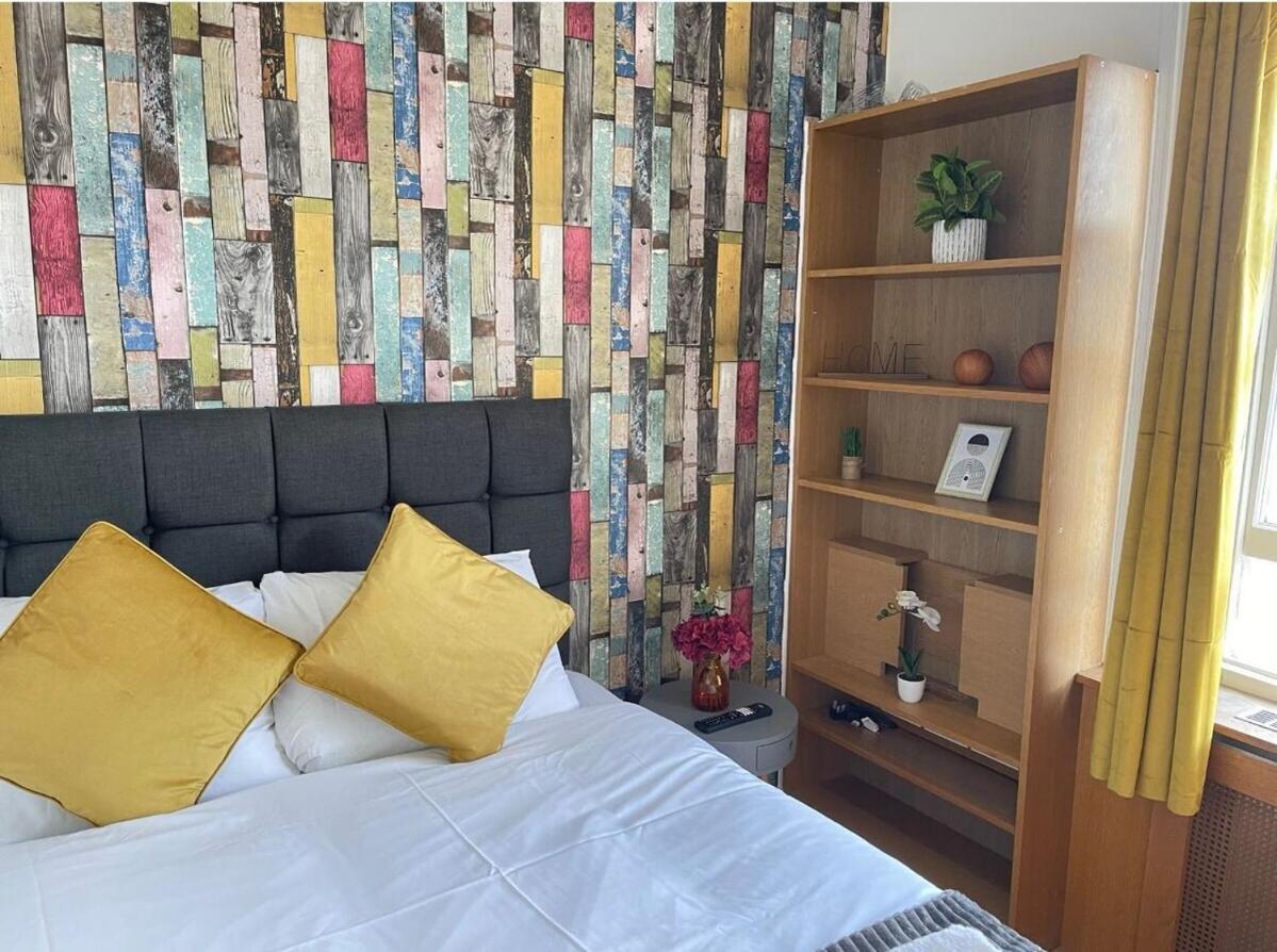 Portobello Road Artistic Studios 'Budget' Лондон Номер фото