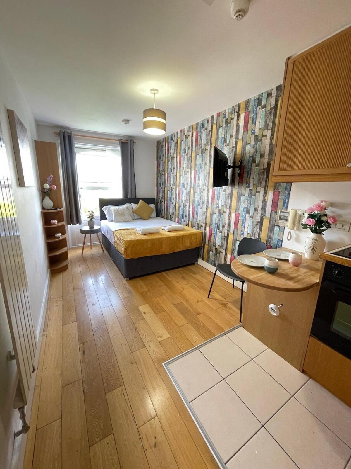 Portobello Road Artistic Studios 'Budget' Лондон Номер фото