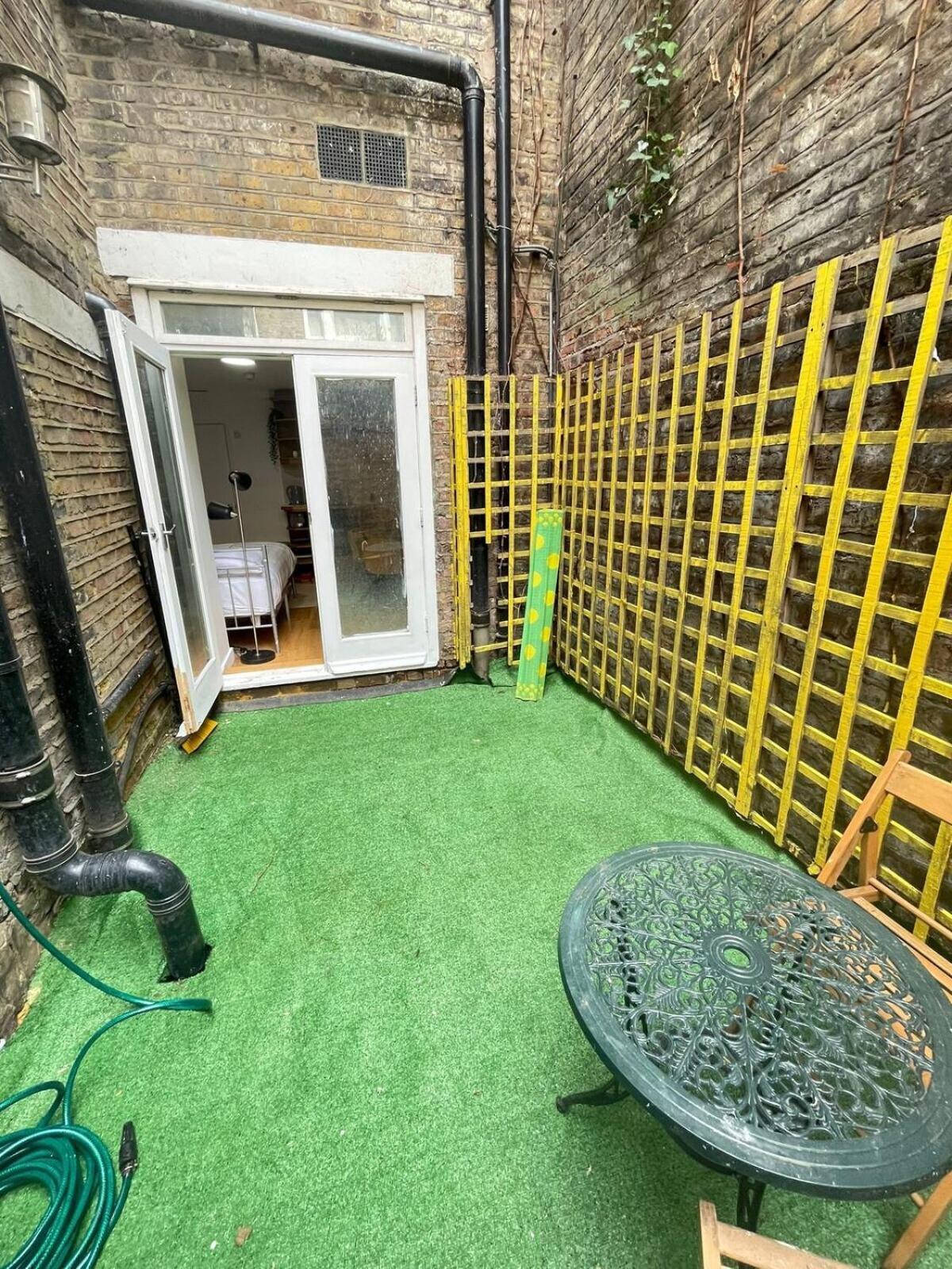 Portobello Road Artistic Studios 'Budget' Лондон Номер фото